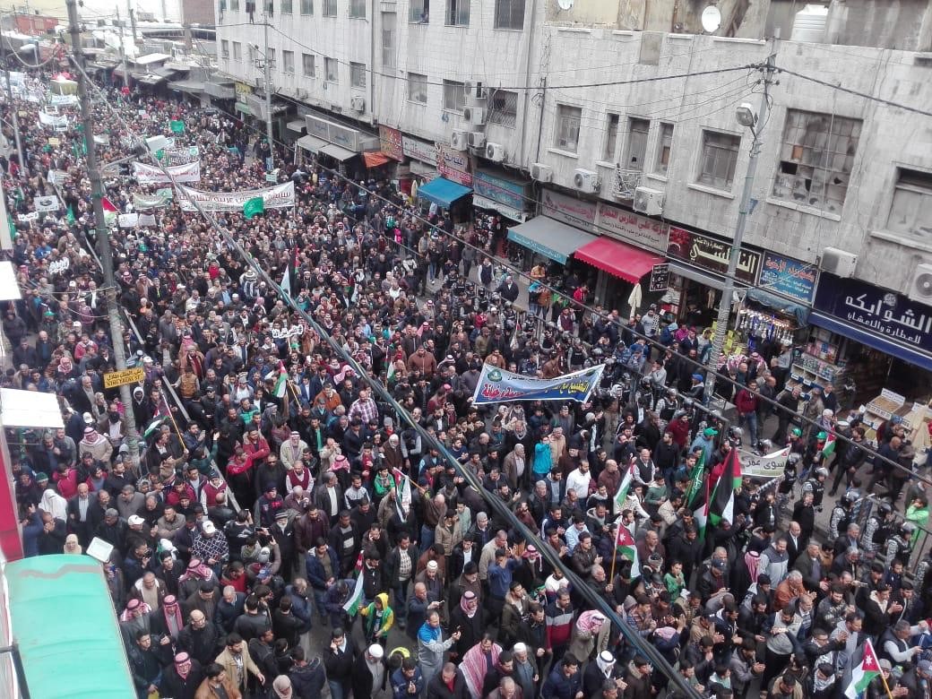مسيرة شعبية تضم الالاف تنطلق وسط عمان بعد ظهر اليوم نصرة للقدس والاقصى والجولان والمقاومة الفلسطينية