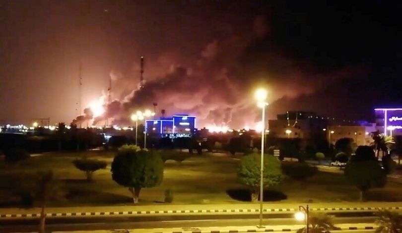 10 طائرات حوثية مُسيرة تشعل الحرائق اليوم في معملين تابعين لشركة أرامكو السعودية/ فيديو