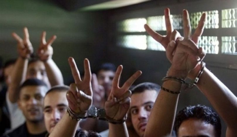 الأسرى الفلسطينيون يعلنون اليوم وقف إضرابهم بعدما تحققت مطالبهم وانتصرت ارادتهم على تعنت ادارة السجون