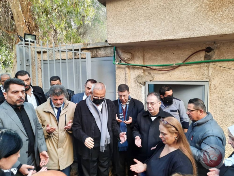 السفير الفلسطيني لدى سوريا يشارك  في جنازة الشاعر الثوري الكبير خالد أبو خالد
