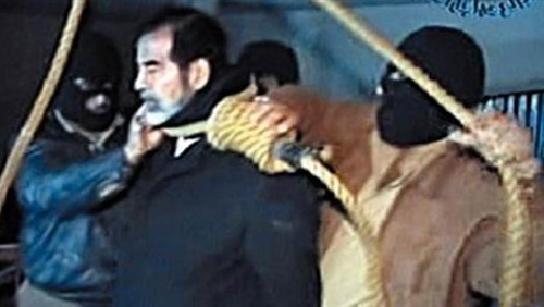 صدام كان شجاعاً في ساحة الاعدام بينما كان الحضور يرتجفون