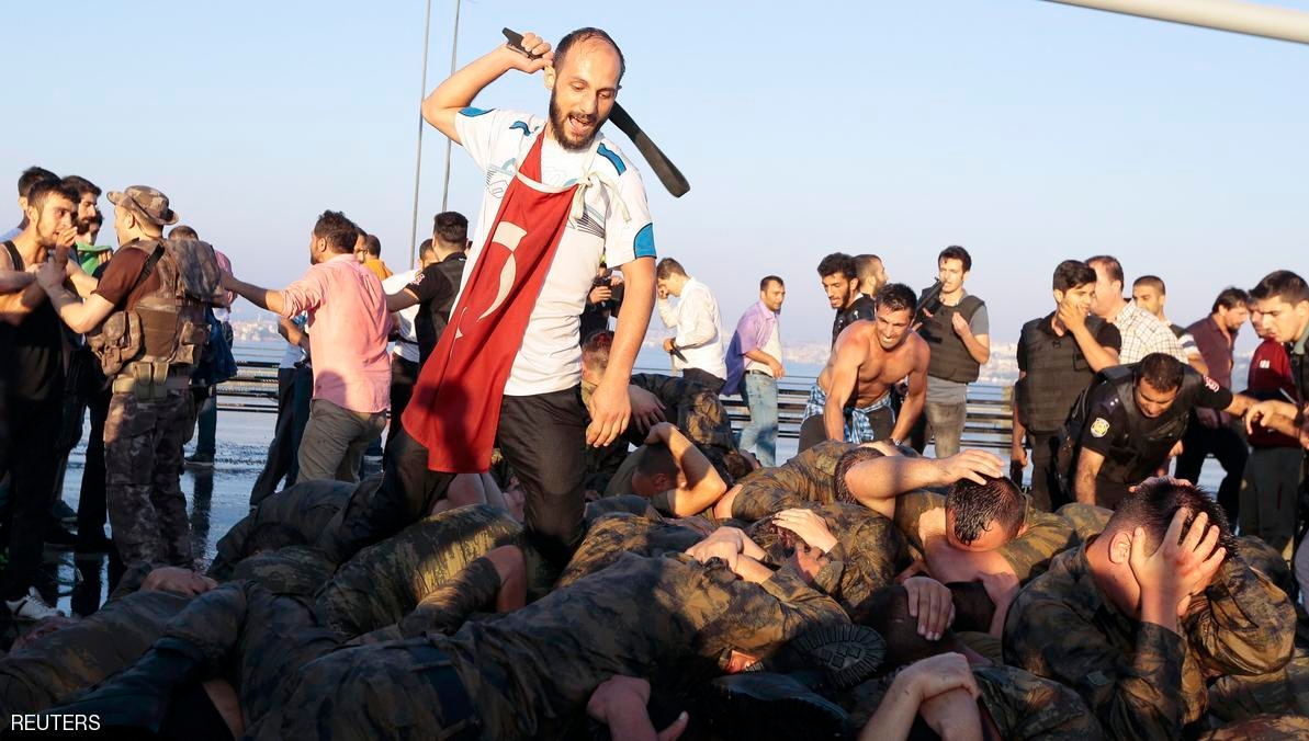 زعيم المعارضة التركية يشكك في محاولة الانقلاب العسكري واردوغان يتهمه بالكذب