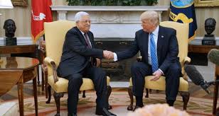 ترامب يستقبل محمود عباس بمودة وترحاب كأنه زعيم اسرائيلي