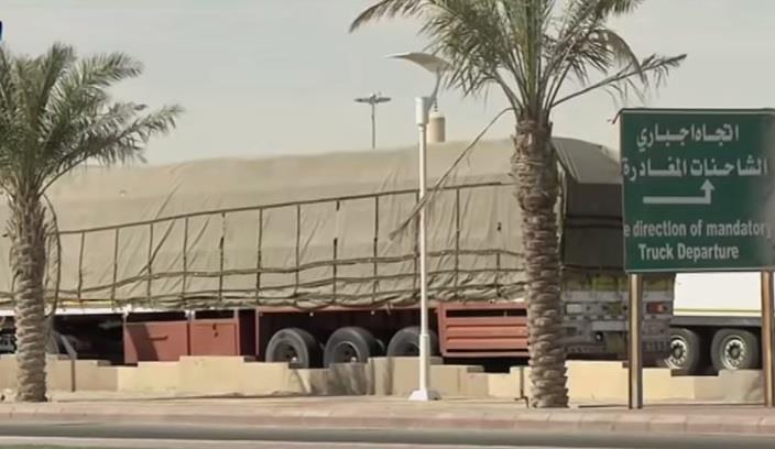 السعودية تعزل قطر برياً عن العالم بعدما اغلقت منفذ سلوى