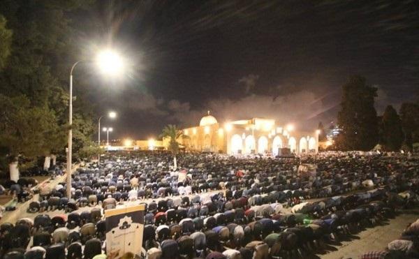 مفتي القدس يعلن عودة الصلاة داخل المسجد الأقصى وحماس تشييد بهذا الانجاز
