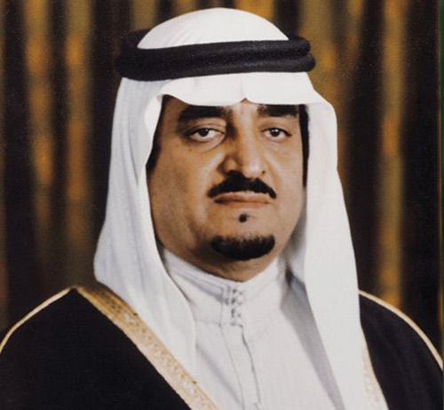 القحطاني ينتصر للملك فهد ويعيّر امير قطر السابق بانقلابه على والده