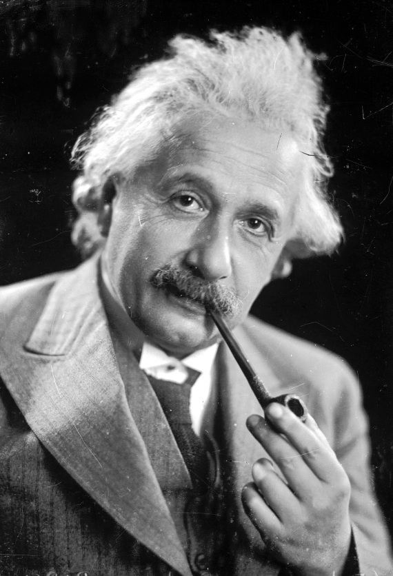 عبقرية أينشتاين لم تمنعه من مزاولة اعمال وعادات غريبة