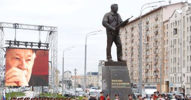تمثال بارتفاع 8 امتار في موسكو يحمل اسم 