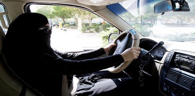 أكبر جامعة نسائية سعودية تتولى تعليم النساء قيادة السيارات  