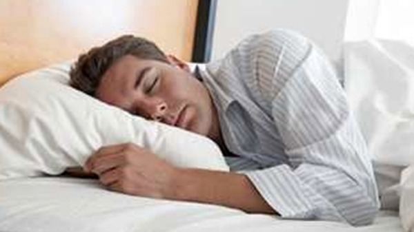 الابحاث العلمية تثبت ان النوم بالبيجامة افضل منه عارياً