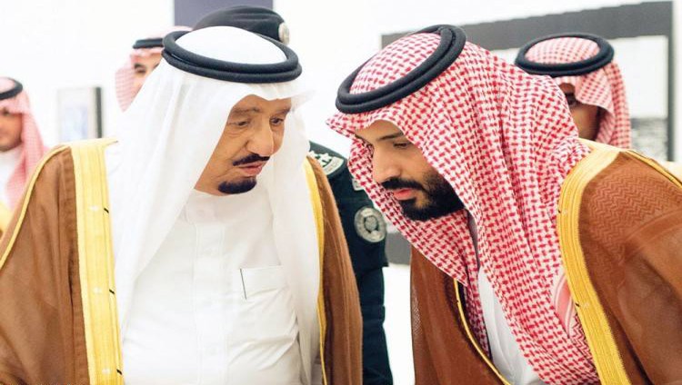 مسؤول سعودي يؤكد ان الملك سلمان لن يتنازل عن العرش لولي العهد