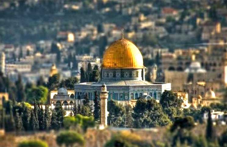 ترامب الذي لا يملك يهدي القدس عاصمة لاسرائيل التي لا تستحق.. والكرة الآن في مرمى كل العرب والمسلمين