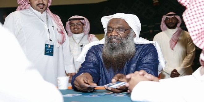 إمام الحرم المكي يفتتح مسابقة بطولة لعبة الورق 