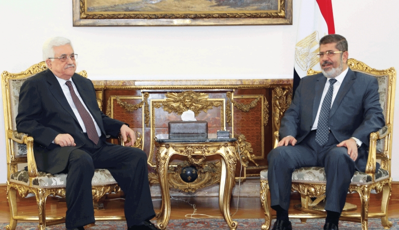 محمود عباس يزعم ان محمد مرسي طرح على الفلسطينيين ارضاً بديلة في سيناء/ فيديو