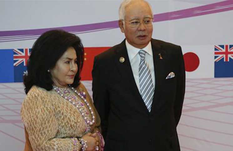 ضبط حقائب مليئة بالأموال والمجوهرات بمنزل رئيس وزراء ماليزيا السابق 