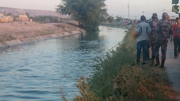انتشال مركبة سقطت في قناة الملك عبد الله، ولا إصابات