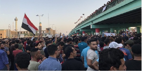 المظاهرات الصاخبة بالجنوب العراقي تقلق الكويت وتتسبب باعلان حالة الطوارئ فيها