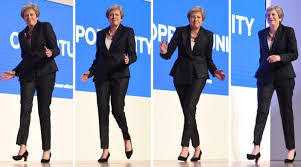 ماي رئيسة وزراء بريطانيا ترقص 
