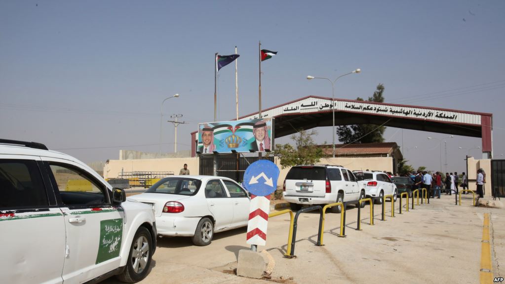 وسط ترحيب شعبي اردني واسع.. تسارع حركة الانتقال على معبر جابر - نصيب الحدودي