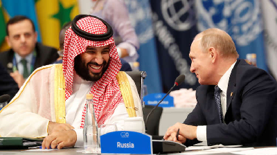 لان الحليف الامريكي متقلب.. مضاعفة التودّد السعودي إلى روسيا