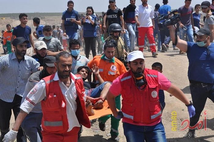 شهيدٌ وعشرات الإصابات بالرصاص الصهيوني والاختناق خلال مسيرة العودة اليوم شرق قطاع غزة/ فيديو