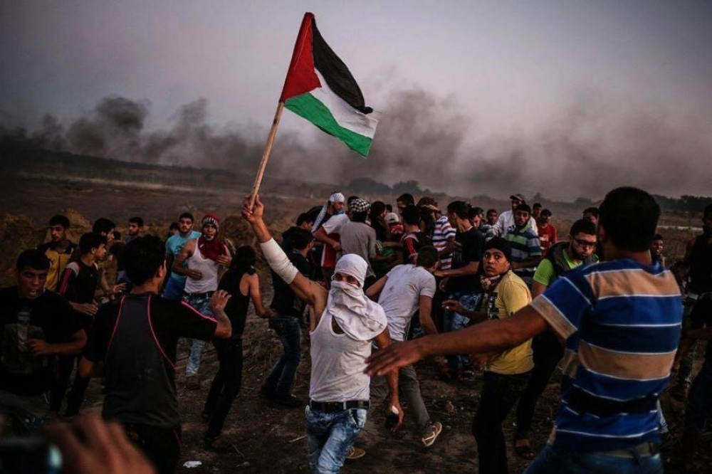 خوفاً من تصعيد المقاومة.. إسرائيل تتراجع وتوافق على دخول أموال قطرية لغزة