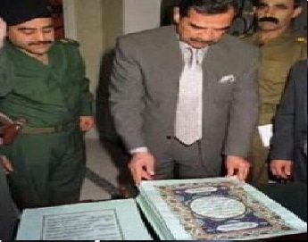 الشهيد صدام يوعز بكتابة المصحف بدمه وفاءً لنذر عن نجاة نجله عدي من محاولة اغتياله