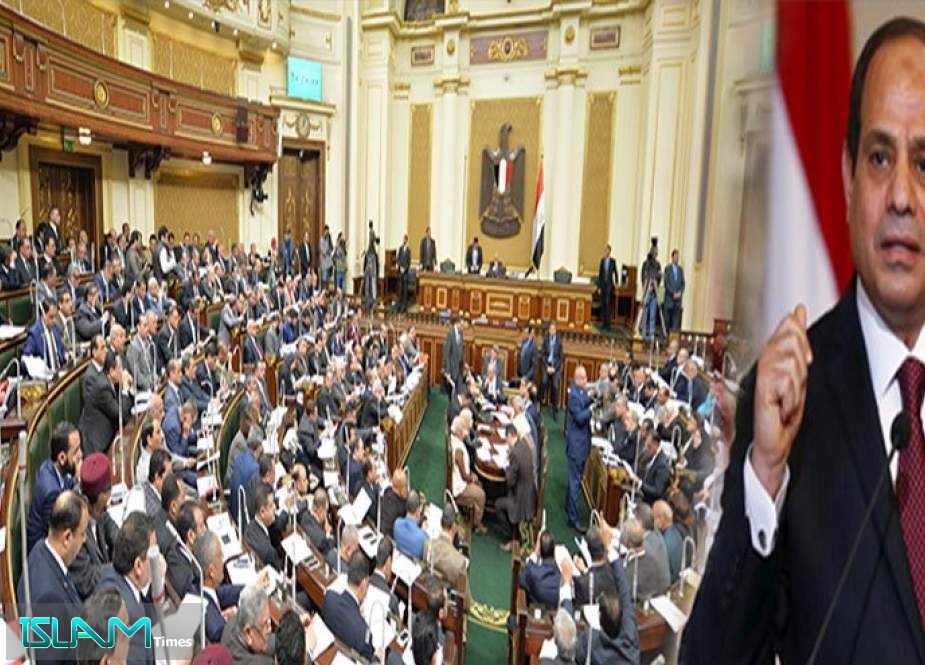 صناعة الدكتاتورية.. هكذا يخطط أنصار السيسي لتعديل الدستور المصري وادامة بقائه في الحكم