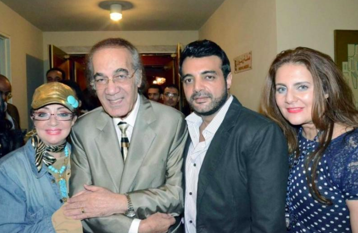 محمود ياسين وزوجته شهيرة وابناهما يهددون بمقاضاة المتطاولين على الاسرة
