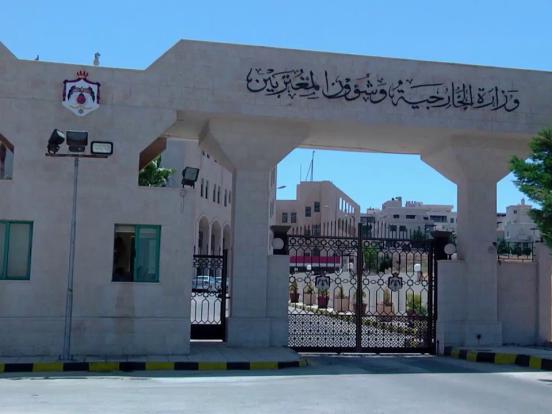 وزارة الخارجية تتابع مصير عائلة أردنية انهار منزلها بمدينة درنة الليبية