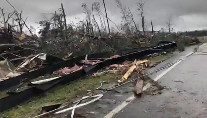 بالفيديو.. الآثار المدمرة للإعصار في ولاية ألاباما