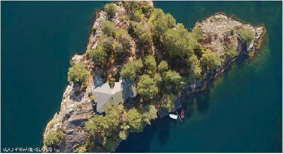 جزيرة ساحرة في خليج النرويج للبيع بمليوني دولار