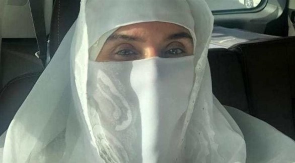 دينا تكشف أسباب ارتدائها للنقاب اثناء ادائها لمناسك العمرة