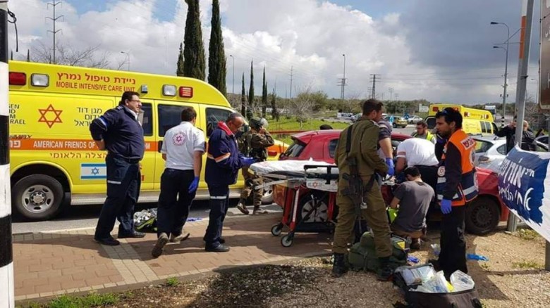مصرع جنديين إسرائيليين وإصابة آخرين في عملية مزدوجة مازالت مستمرة قرب مستوطنة 