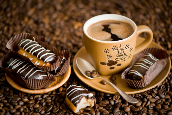 دراسة حديثة تكشف ان القهوة شديدة العشق للحلويات  والسكريات