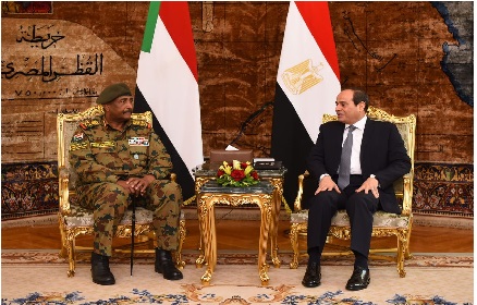 رئيس المجلس العسكري السوداني يتعهد للسيسي بطرد اي عنصر مناوئ لمصر 