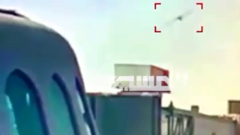 الحوثيون يبثون مشاهد لاستهداف منشآت في مطار أبو ظبي بطائرة مسيرة/ فيديو