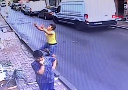 عروبة.. جزائري ينقذ طفلة سورية سقطت من نافذة منزلها بإسطنبول/ فيديو