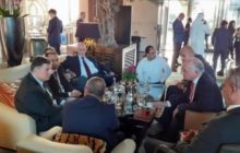 مستشار ملك البحرين يستضيف عشرات الصحافيين الإسرائيليين على وجبة عشاء