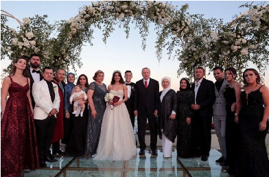صور أردوغان بحفل زفاف أوزيل نجم الكرة الالماني/ التركي تثير جدلاً في ألمانيا/فيديو