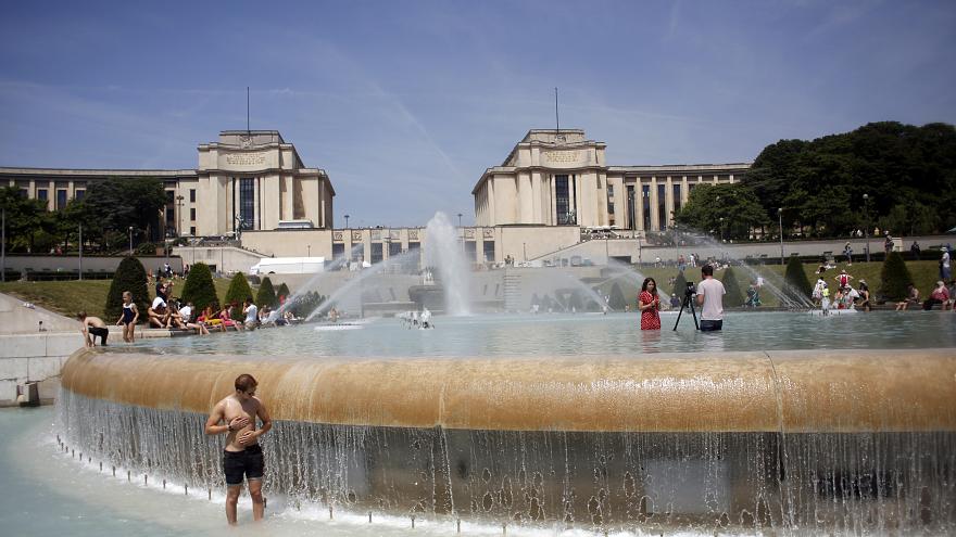 فرنسا تسجل امس اعلى درجة حرارة في تاريخها بلغت 46 درجة مئوية