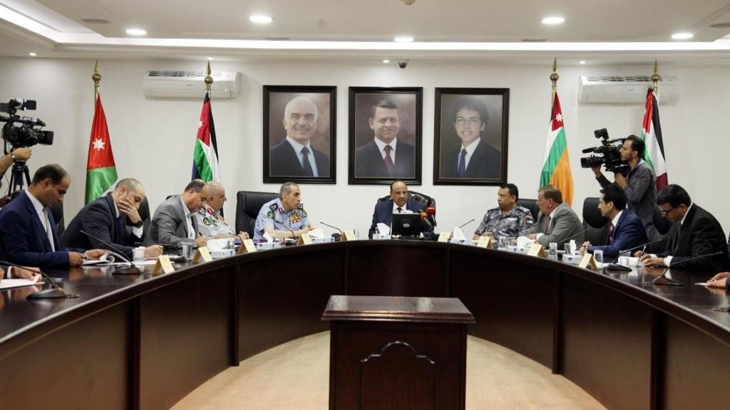 وزير الداخلية مطمئنا المواطنين: لا احد فوق القانون ولا مناطق اردنية عصية على الامن