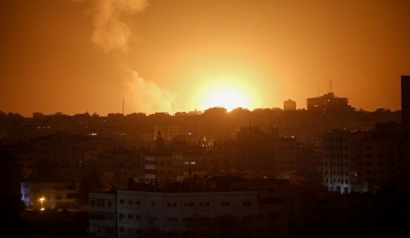 طائرات الاحتلال تشن غارتين على قطاع غزة الليلة الماضية وحركة حماس تعتبرهما رسالة تصعيد وعدوان