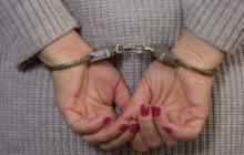 القبض على امرأة سرقت مبلغًا ماليًا من مركبة في إربد