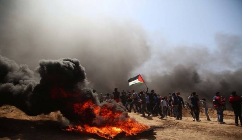 فيما اوقع 77 إصابة خلال مسيرات العودة.. الاحتلال يدعي اعتراض القبة الحديدية لـ 3 صواريخ أطلقت من غزة