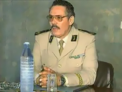 قرار بالقبض على خالد نزار وزير الدفاع الجزائري السابق بتهمة التآمر ضد الجيش