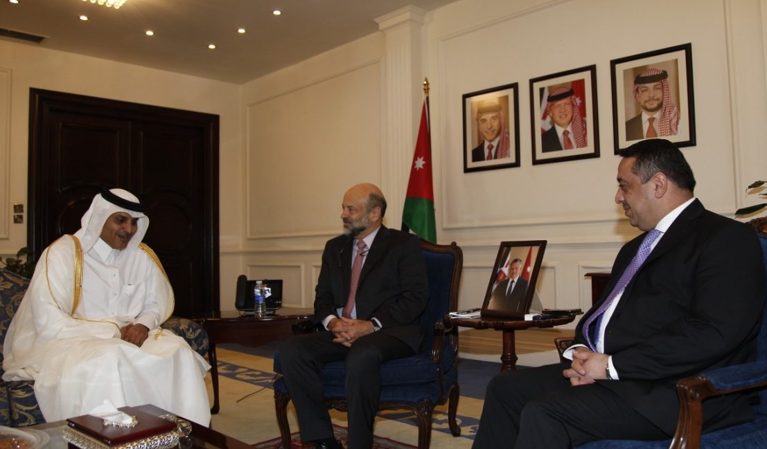 الرزاز يبحث مع السفير القطري سبل تعزيز العلاقات بين البلدين