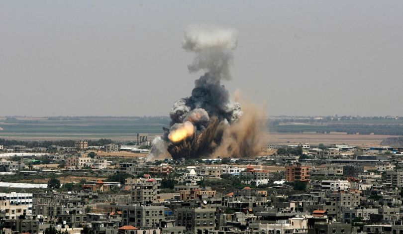 طائرات الاحتلال تقصف موقعا لـكتائب القسام شمالي قطاع غزة بحجة الرد على اطلاق صواريح نحو اسرائيل/ فيديو