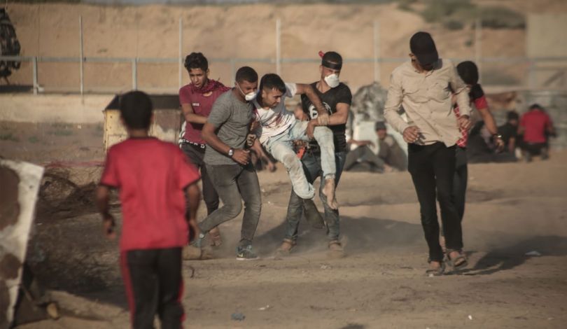 شهيد و67 إصابة شرقي غزة برصاص قوات الاحتلال التي استخدمت لاول مرة سلاحا كاتما للصوت 