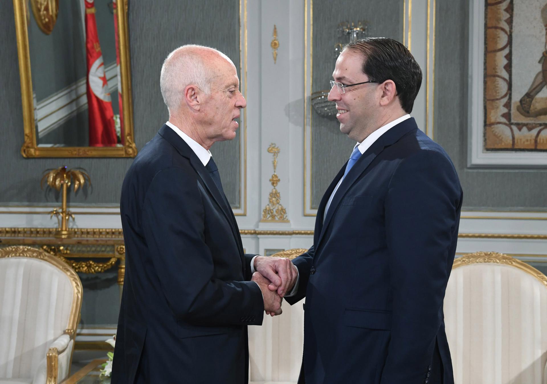 لقطع دابر التطبيع..الرئيس التونسي الجديد يطيح بوزيري الدفاع والخارجية